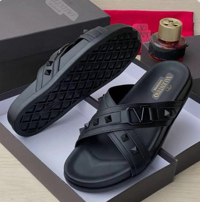 Valentino – Claquettes à clous noires